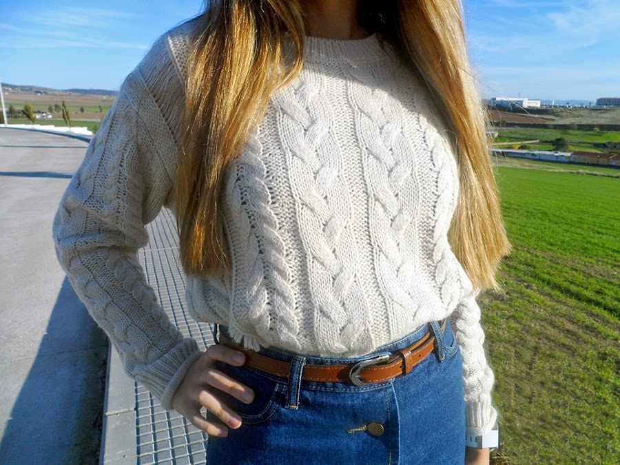 Jersey de punto calentito con rasgados en los laterales