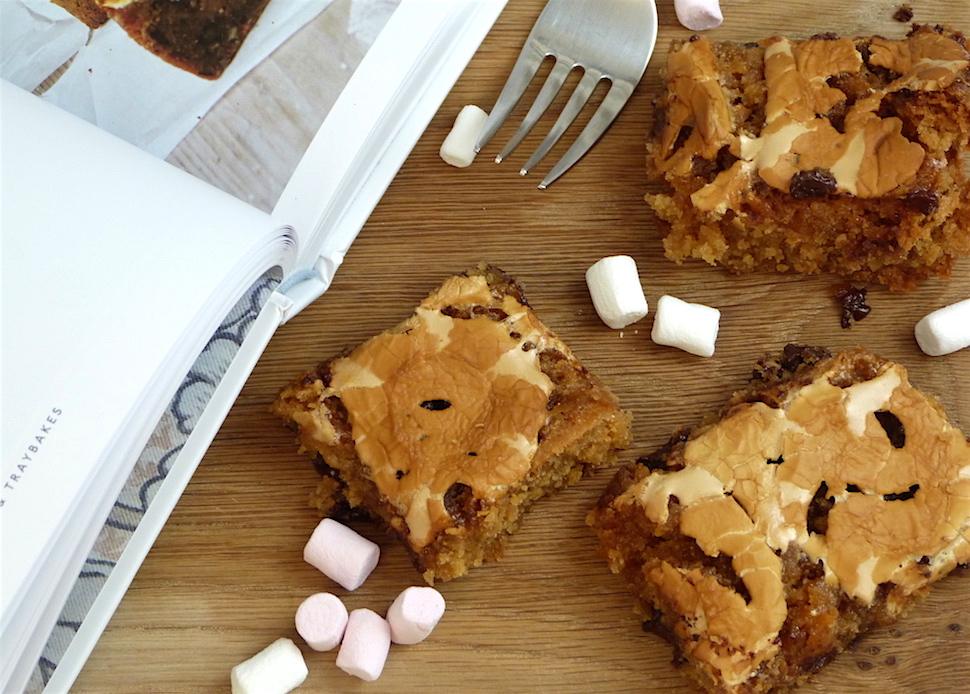 Peanut Butter + Marshmallow Blondies // Candice Brown Comfort Lucyy
