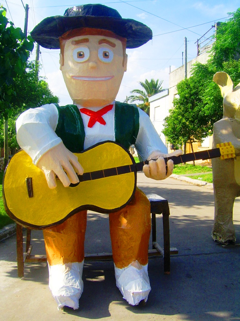 El Creador De Muñecos Donde Verla La Mirada de Quilmes Oeste: En varios barrios de Quilmes se realizan