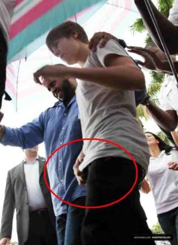 Hat Justin Bieber einen groГџen Schwanz