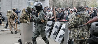 Πολεμικό κλίμα στην Ουκρανία -Οδηγίες στους κατοίκους να μην βγουν από το σπίτι, να μην πλησιάζουν τα παράθυρα