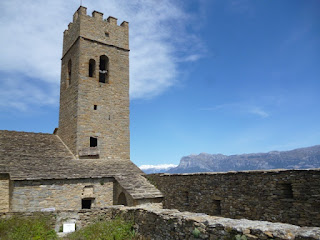 Muro de Roda. Murallas e Iglesia de Santa María de la Asunción Muro de Roda. Murallas e Iglesia de Santa María de la Asunción