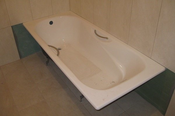 Сантехник ...: Каркас для ванны — как и из чего изготовить