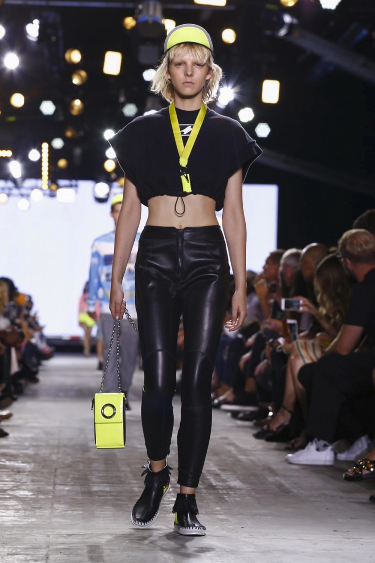 Alexander Wang- Spring Summer 2017 - New York Fashion Week alexander-wang, alexander-wang-ss17, alexander-wang-spring-summer, alexander-wang-spring-summer-2017, alexander-wang-spring-summer-new-york-fashion-week, alexander-wang-printemps-ete, dudessinauxpodiums, du-dessin-aux-podiums, nfwlive, nfw16
