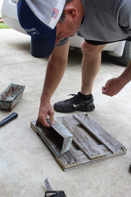 attaching the turpentine boxes to the pallet boards