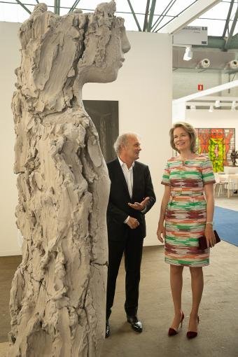 Queen Mathilde wore a lovely recycled Natan dress at the Art Brussels. The Contemporary Art Fair celebrates its 50th anniversary this year.