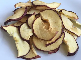 Suszone jabłka na zdrową przekąskę