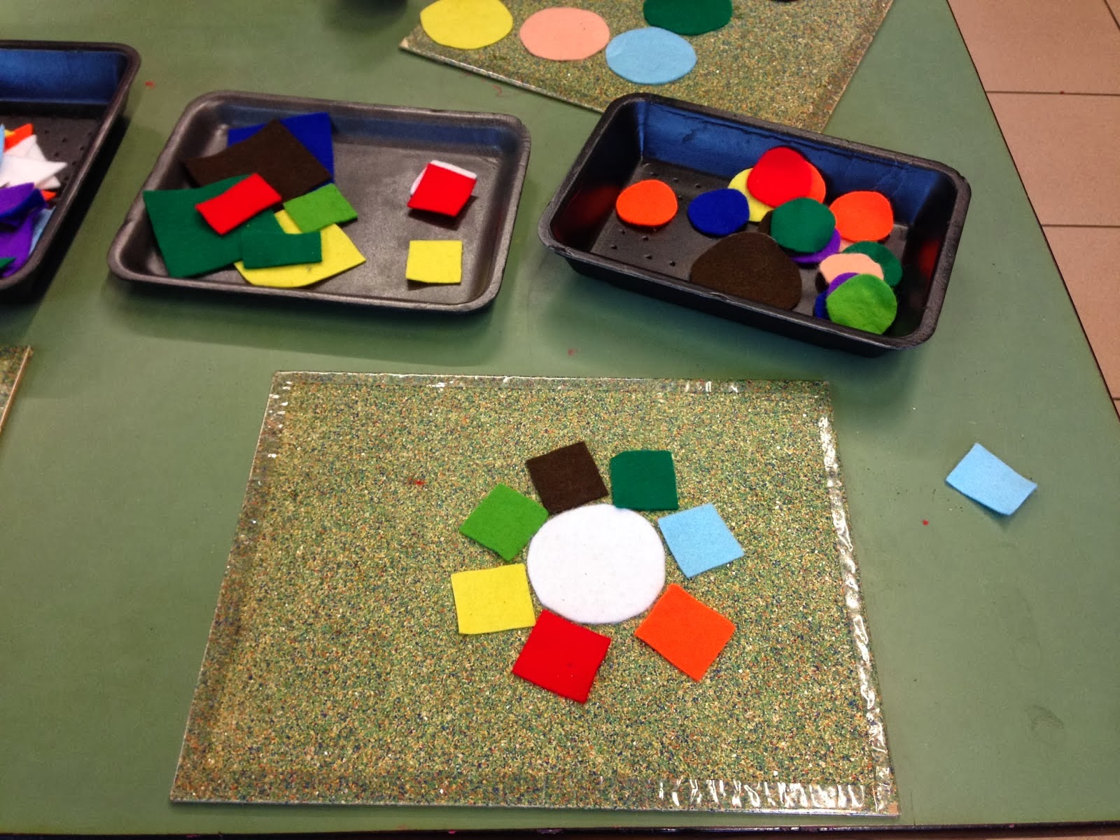 Egelklas: Vormen: rond, driehoek, vierkant en rechthoek.