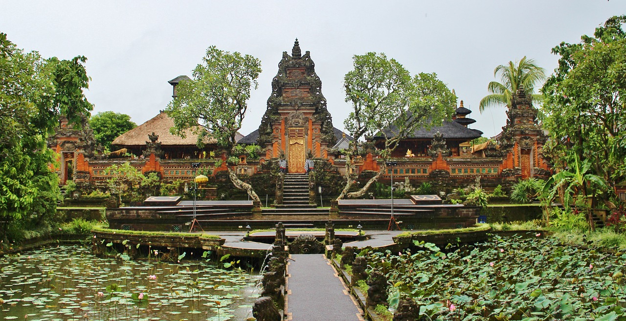 Everything you need to know about visiting Ubud in Bali in this one comprehensive guide! Read more to find out where to go, what to do, where to stay and where to eat!