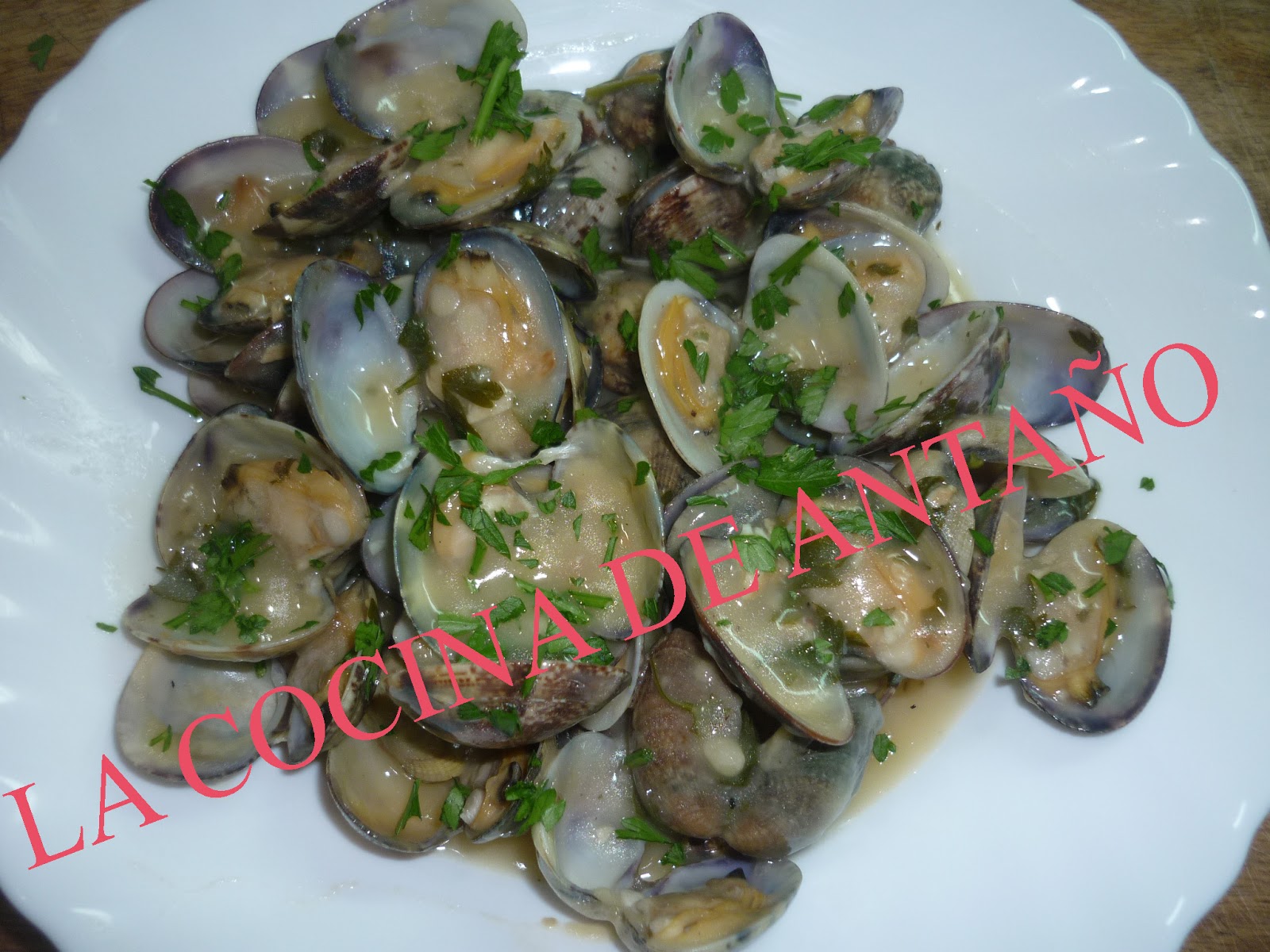 LA COCINA DE ANTAÑO ALMEJAS EN SALSA VERDE