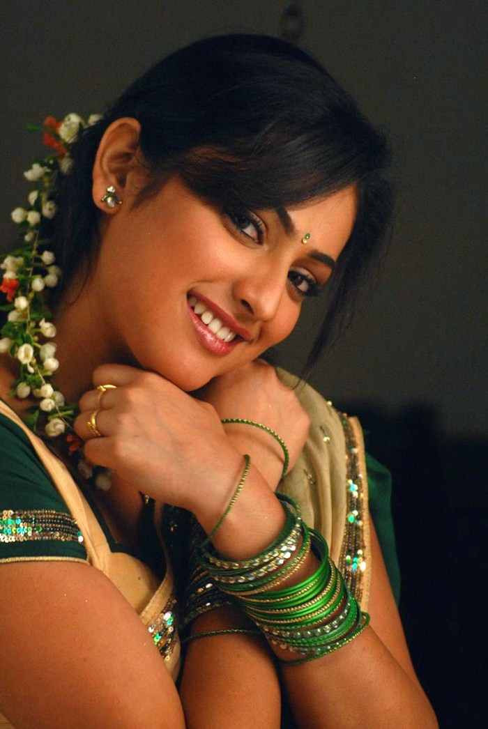 Actress Haripriya Sexy Spicy In Saree Pictures Indian