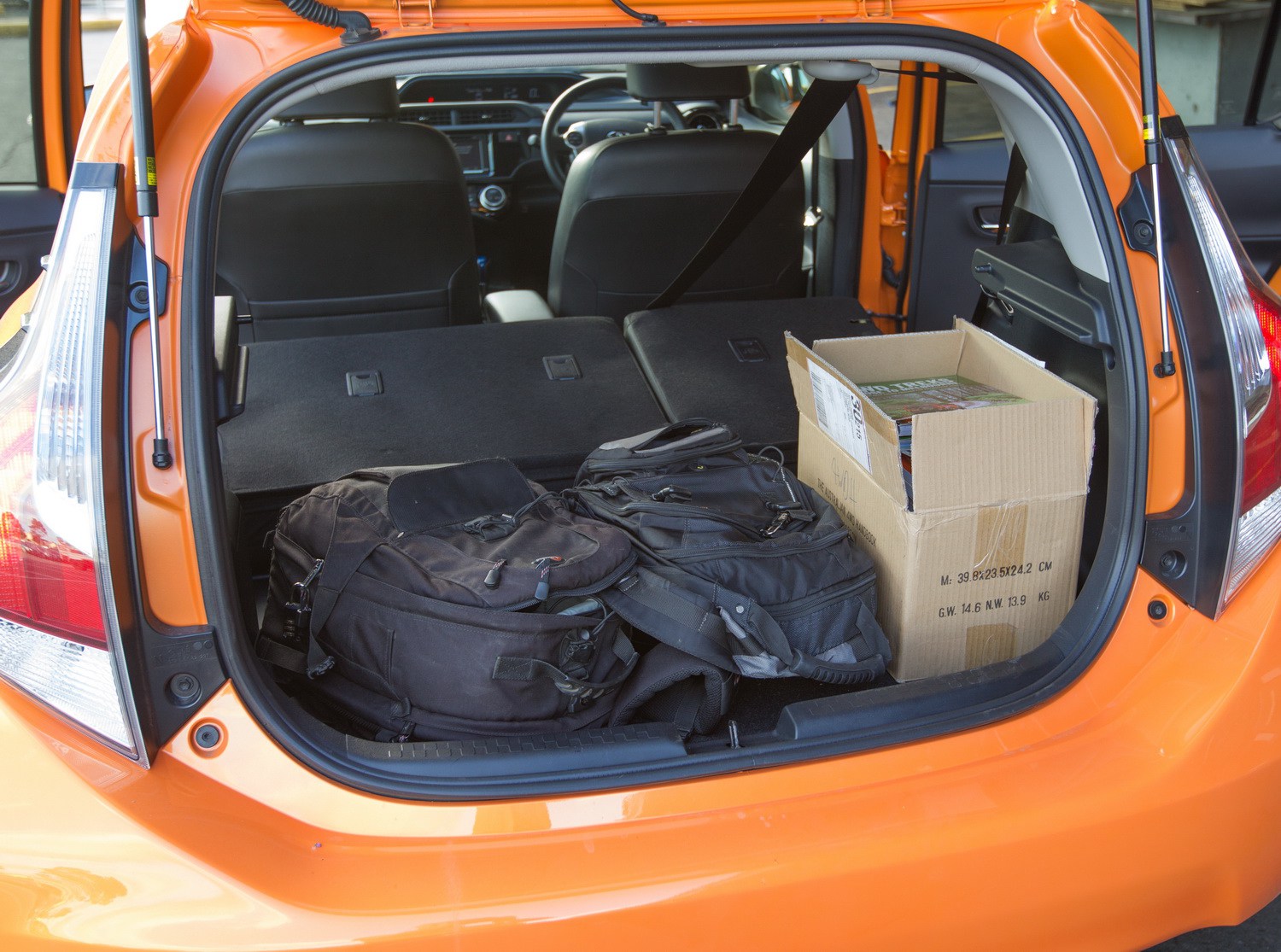 TOYOTA AQUA X URBAN 2015 REVIEW