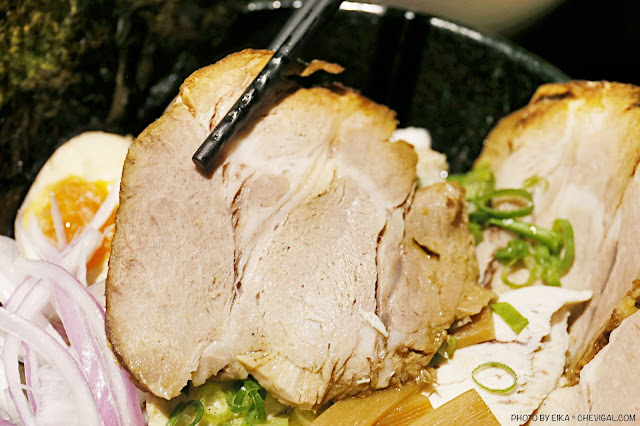 整碗拉麵被叉燒蓋滿滿！師承拉麵之神，日本道地雞淡麗系拉麵全新開幕！