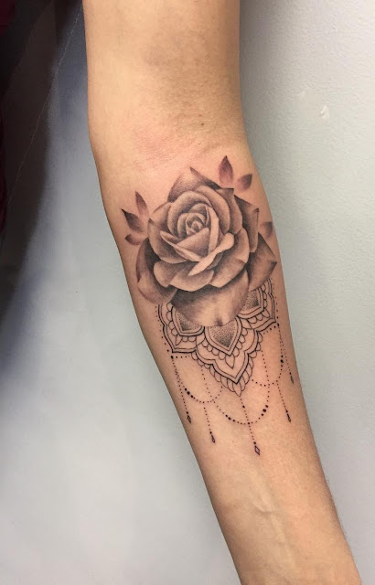 Tatuagens de flores para as mulheres Tatuagens de flores para as mulheres