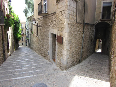 La Pujada de la Catedral and Manuel Cundero streets in Girona