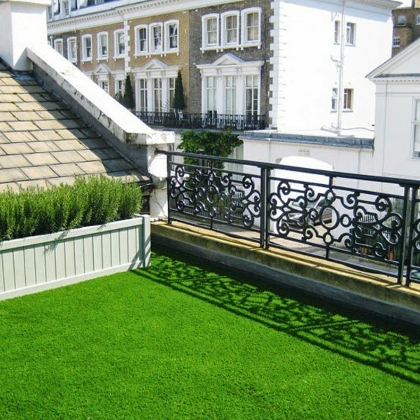 Artificial grass for a balcony, terrace or garden &#8211; great examples!