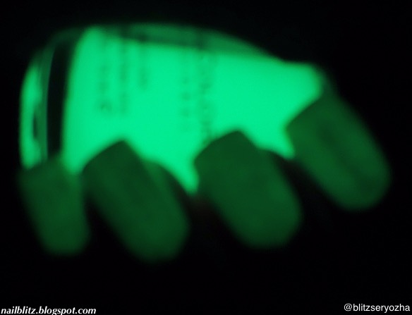 Sinful Colors Glow in the Dark topcoat