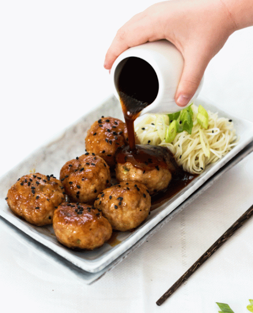 SELF SAUCING HONEY GINGER AND GARLIC PORK MEATBALLS