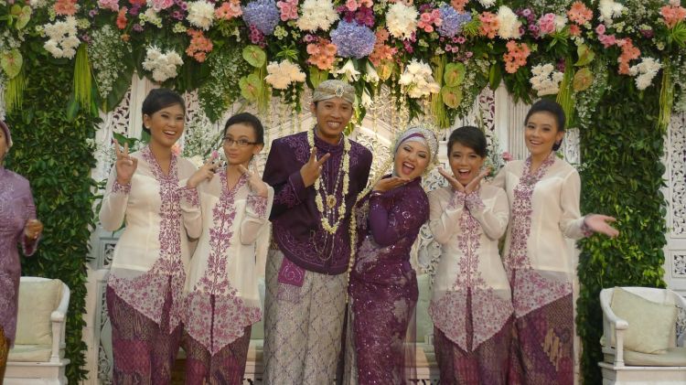 seragam kebaya keluarga pengantin model kutubaru