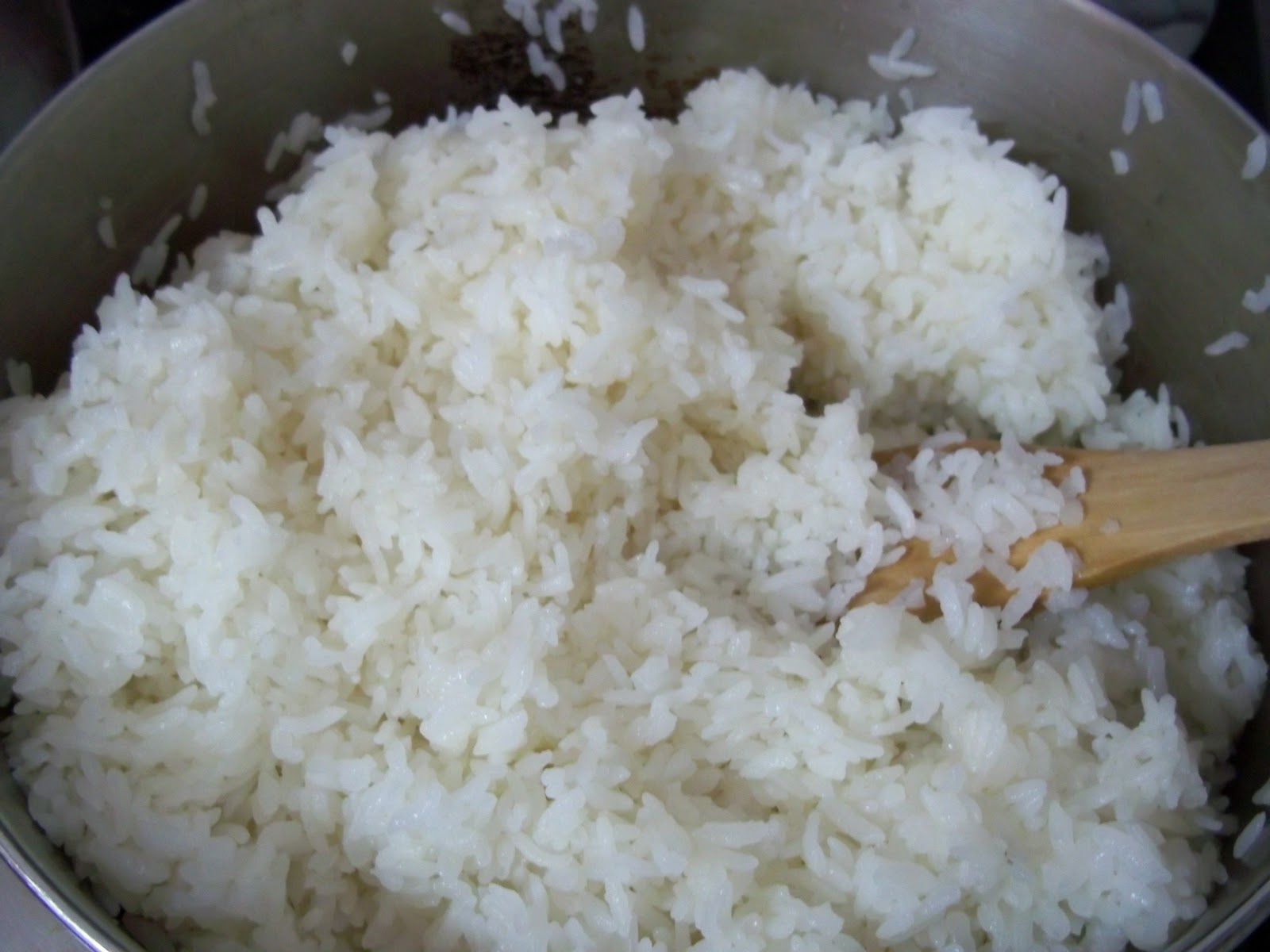 Вареный рассыпчатый рис. Рис для роллов в мультиварке соотношение воды и риса на 500гр. Рис в мультиварке рассыпчатый сколько варить. Рис в мультиварке рассыпчатый сколько варить. Кукурузная каша в мультиварке поларис.