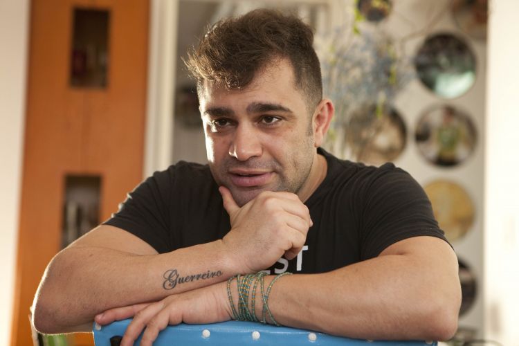 'Eu apanhava na escola só porque era gay', diz humorista Evandro Santo 'Eu apanhava na escola só porque era gay', diz humorista Evandro Santo