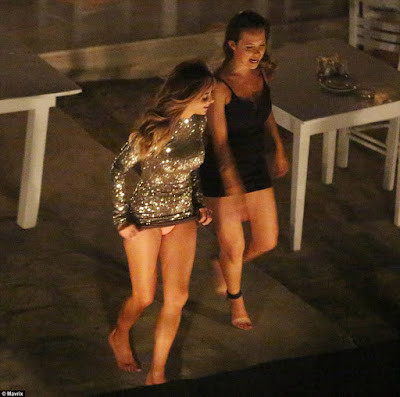 Nicole Scherzinger Flashes Her Underwear While Twerking In The Street