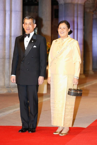 Queen Beatrix hosts her final dinner as Queen for members of the royal family 