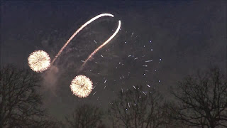 Mensagem subliminar em fogo de artificio (video)