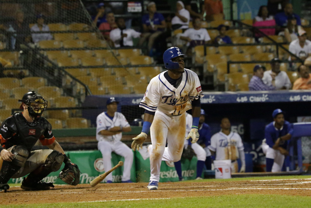 Tigres del Licey ganan 8-7 a los Toros del Este Tigres del Licey ganan 8-7 a los Toros del Este