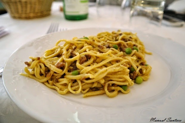 Spoleto, Taverna La Lanterna. Monfrigoli con piselli, carciofi e funghi Spoleto, Taverna La Lanterna. Monfrigoli con piselli, carciofi e funghi