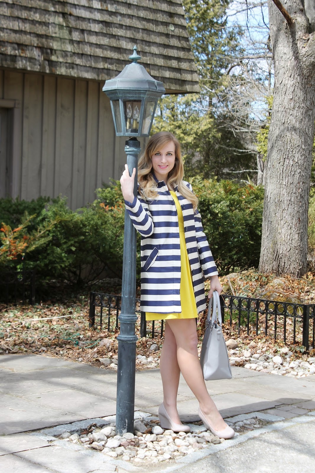 navy-and-yellow-spring-outfit
