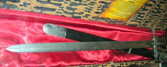 Gambar Senjata Tradisional Pedang Jambi