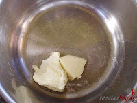 Lasaña de carne a la boloñesa-derritiendo la mantequilla