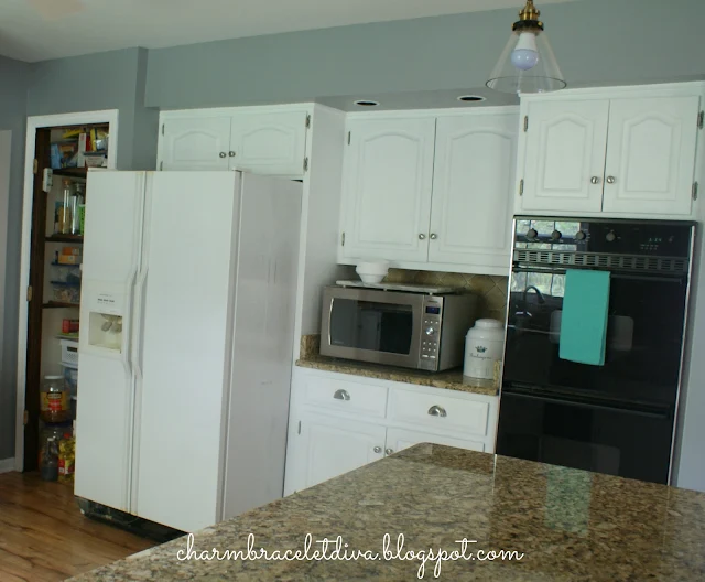 white painted farmhouse kitchen cabinets