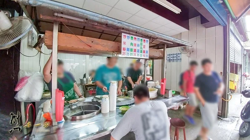 三峽忠孝街炒米粉魯肉飯|三峽公有市場對面巷子
