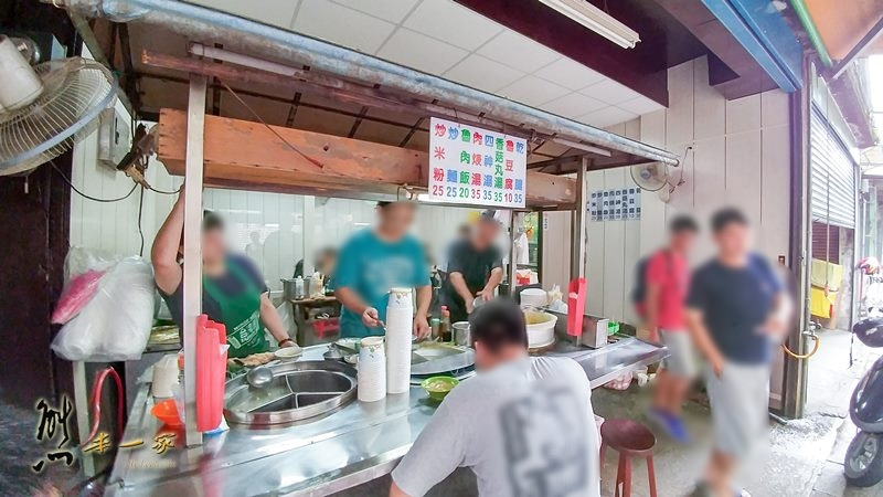 三峽忠孝街炒米粉魯肉飯|三峽公有市場對面巷子