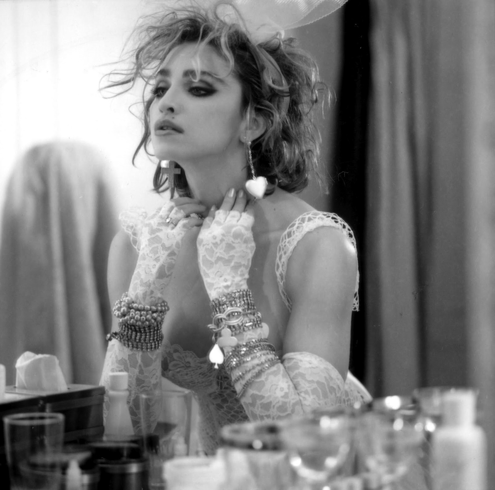 http://4.bp.blogspot.com/-LuITOUUOw0E/T8IN9fHc-DI/AAAAAAAAEUI/7kQXF8ZTGM4/s1600/1984-Madonna-by-Steven-Meisel-for-Like-a-Virgin-Cover-Album-Session-madonna-10126958-2560-2533+(1).jpg