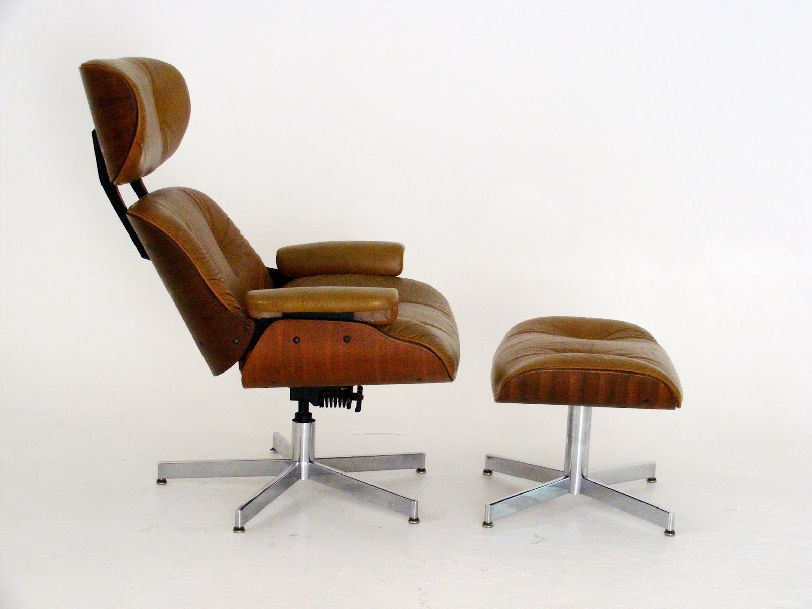 VAMP FURNITURE A midcentury Ray and Charles Eames reproduction