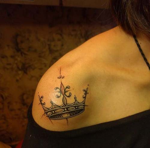 kadın omuz taç dövmesi woman shoulder crown tattoo kadın omuz taç dövmesi woman shoulder crown tattoo