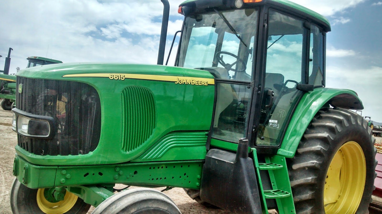 MAQUINARIA AGRICOLA INDUSTRIAL Vendo Tractor John Deere 6605 y Tractor