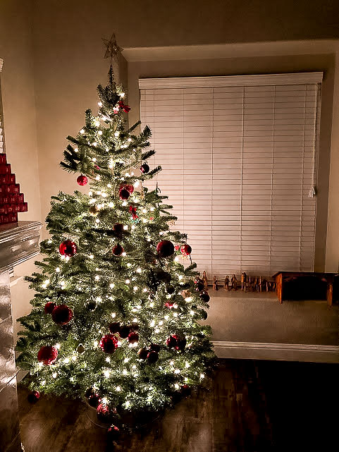 Simple Christmas Tree Decor and Blog Hop  The Dotted Nest
