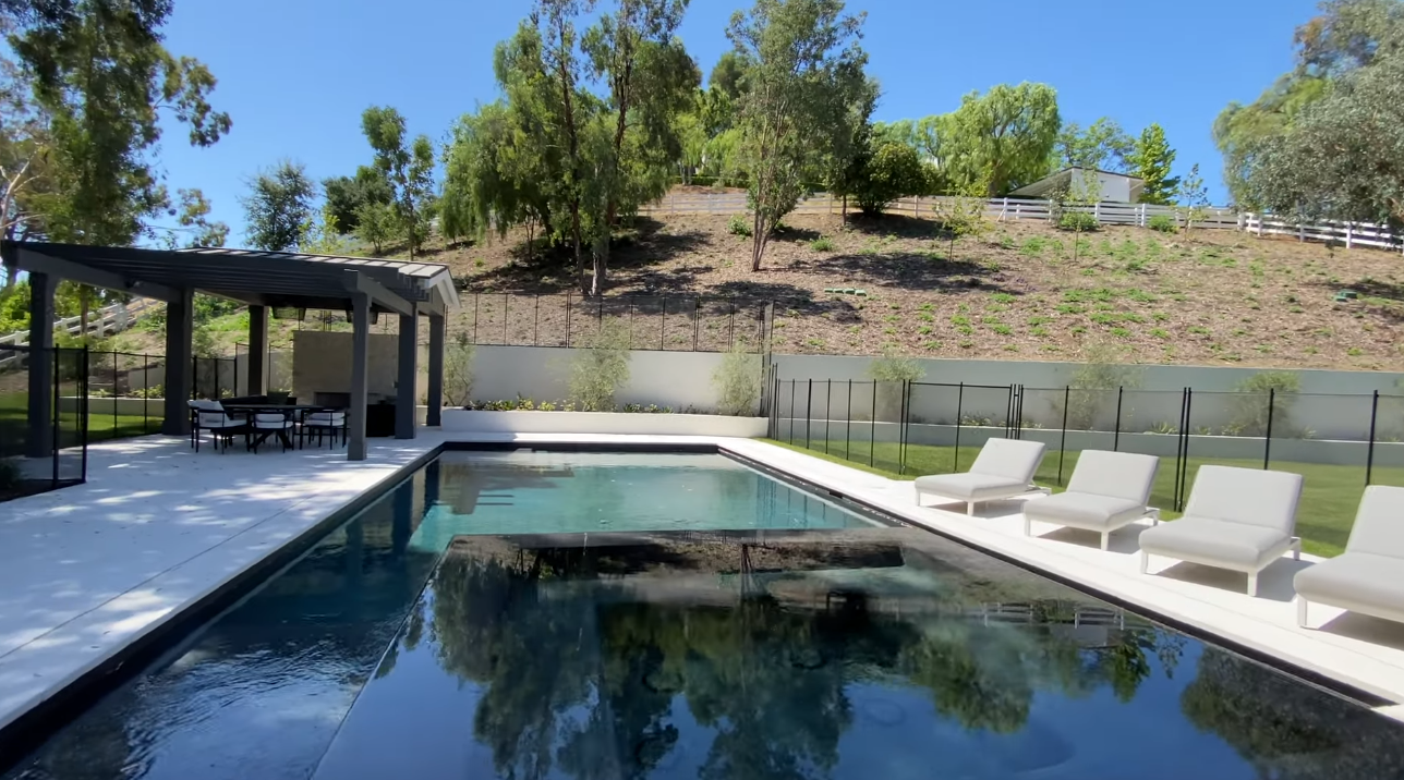 38 Photos vs. TOURING A $10,495,900 LUXURY MANSION | California LUXURY Home Tour | Los Angeles Mansion Tour - Luxury House & Interior Design Tour 38 Photos vs. TOURING A $10,495,900 LUXURY MANSION | California LUXURY Home Tour | Los Angeles Mansion Tour - Luxury House & Interior Design Tour
