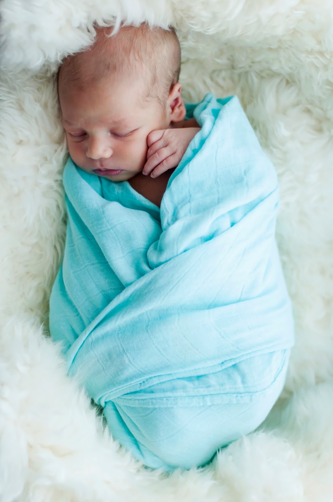 indoor newborn session by utah lifestyle photographer Heather Luczak of Luczak Photography