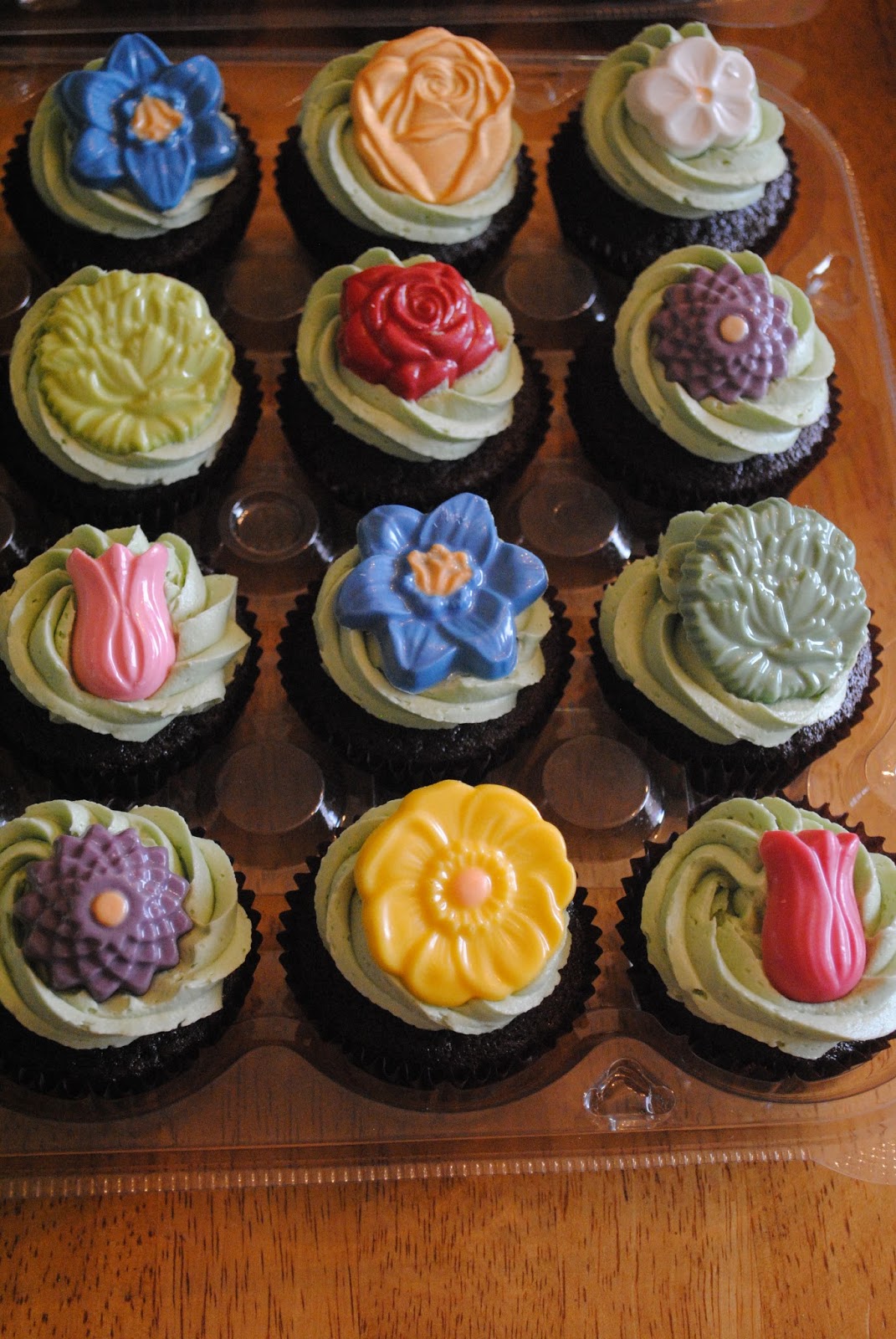 Juli Jacklin's Cupcakes Cupcakes, Cupcakes and more Cupcakes!