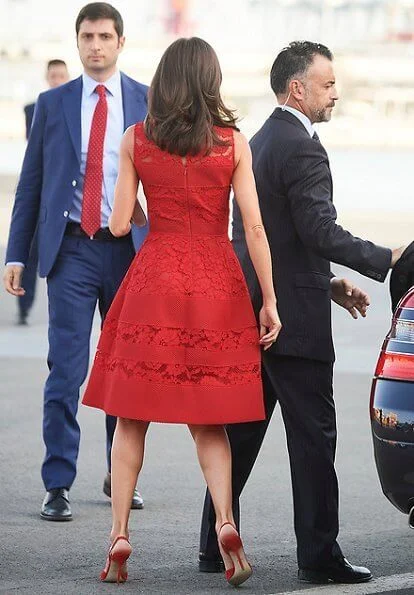 Carolina Herrera lace dress from fall 2016 collection. Queen Letizia wore a red lace midi dress by Carolina Herrera.