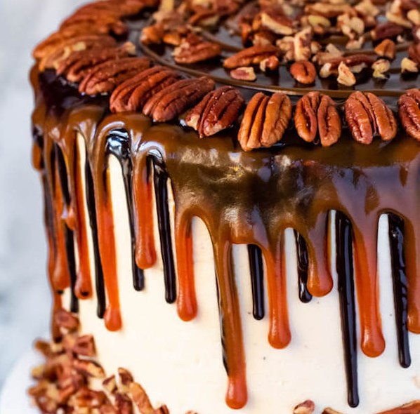 TURTLE CHOCOLATE LAYER CAKE #dessert #caramel TURTLE CHOCOLATE LAYER CAKE #dessert #caramel
