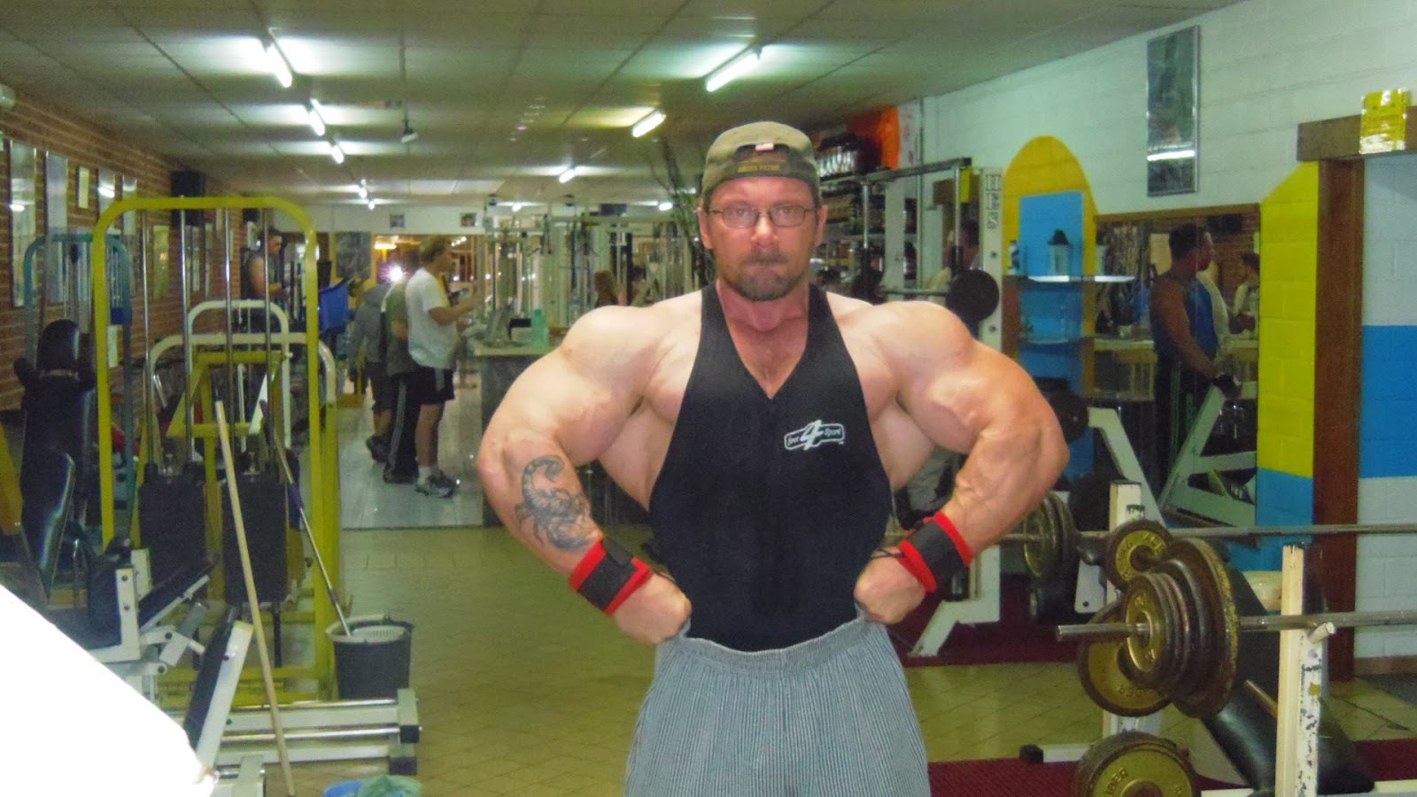 Muscle Lover: Belgian Master bodybuilder: André Dufrasnes