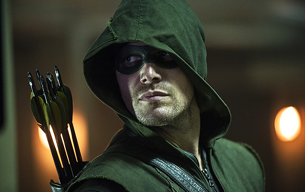 Arrow Saison 9 Streaming Arrow, saison 3 : Une première scène à la James Bond révèle Stephen Amell