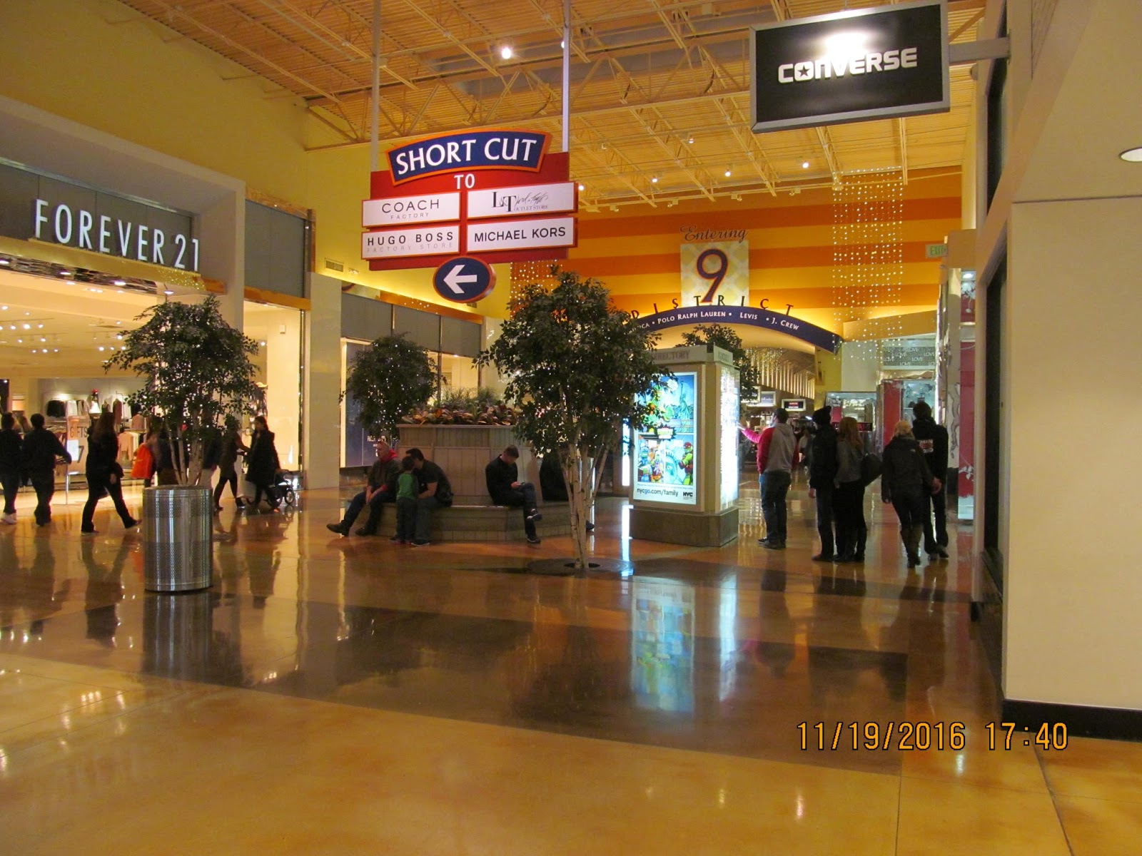 Trip to the Mall Great Lakes Crossings Outlets (Auburn Hills, Michigan)