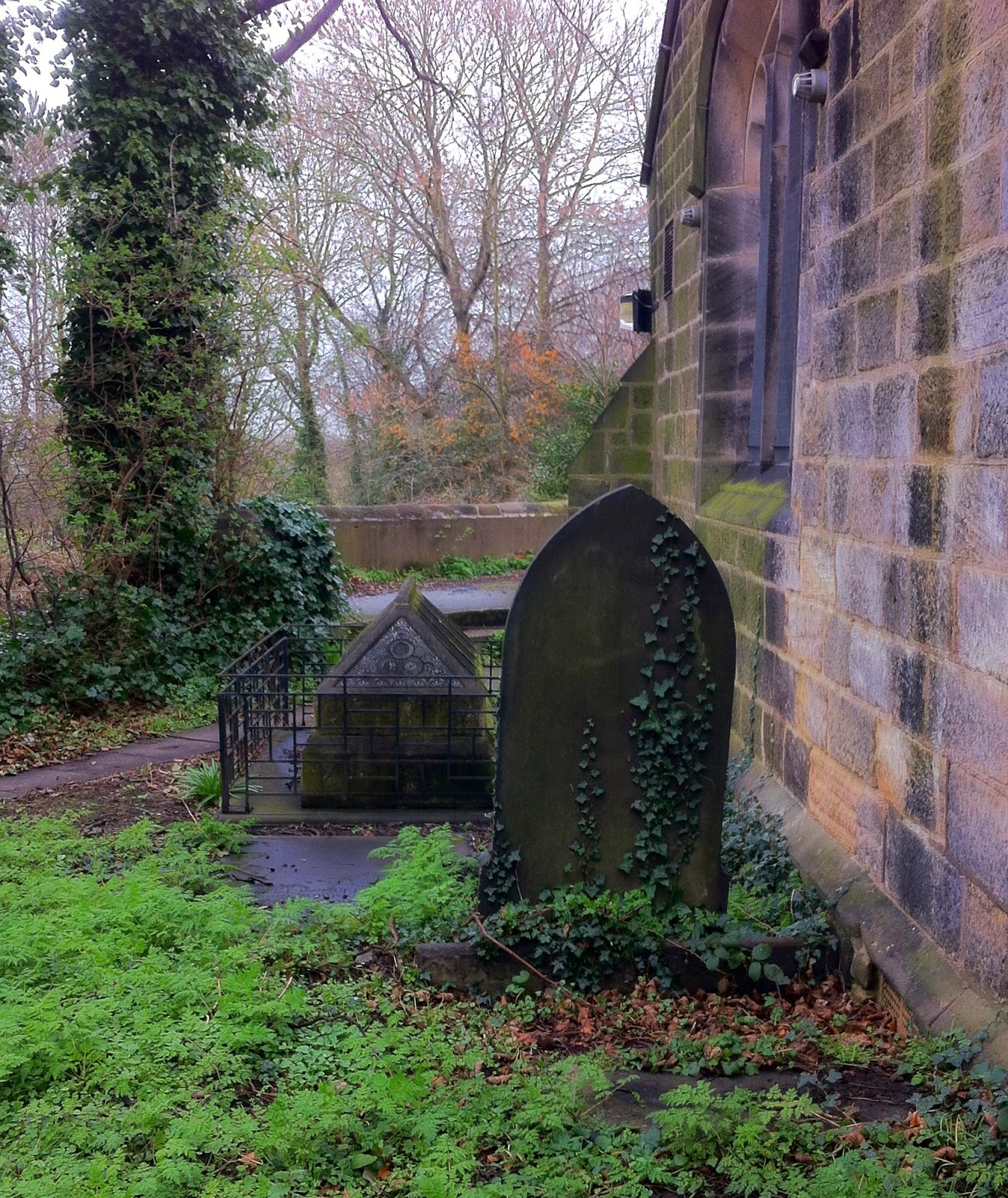 Graveyard-Wakefield-Sandal